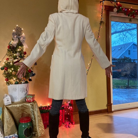 Beautiful white long coat - Picture 4 of 5